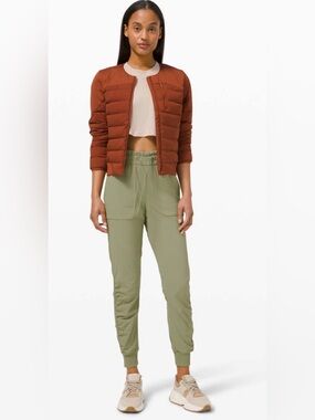 Lululemon Beyond the Studio Jogger
Rosemary Green sz 10